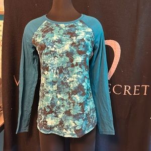 Tek Gear small long sleeve tee